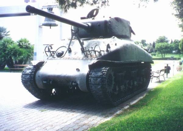12_m4a1_bari.jpg (35617 byte)