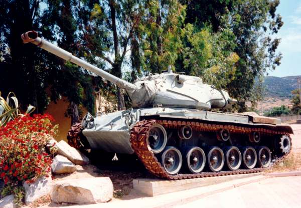 16_m47_teu.jpg (51234 byte)